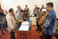 Penandatanganan Komitmen Kemitraan antara perusahaan besar dengan pelaku UMKM Kabupaten Banjar. Foto: MC Banjar