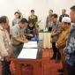 Penandatanganan Komitmen Kemitraan antara perusahaan besar dengan pelaku UMKM Kabupaten Banjar. Foto: MC Banjar
