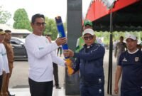 Penerimaan obor di Kabupaten Balangan ( FOTO : INFOPUBLIK)