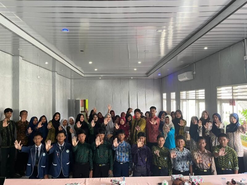 Foto bersama usai pembentukan forum anak (Foto: MC PASER)