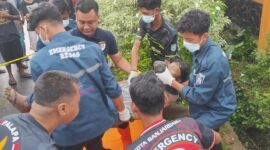 Proses Evakuasi Mayat oleh Petugas dan Relawan. Foto: Akwan Pro1