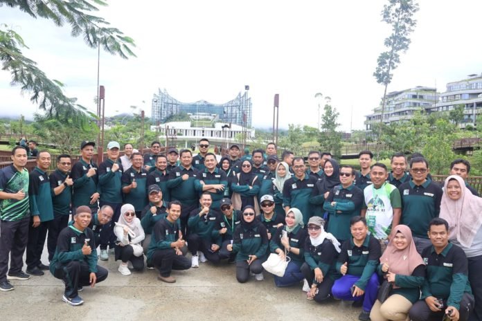 Foto bersama saat penanaman di IKN (FOTO : DISKOMINFO PPU)