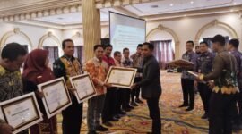 Pemberian penghargaan kepada Desa Mandiri Kabupaten Banjar