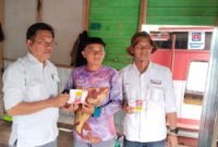 DKPP Banjar serahkan bantuan vitamin kepada pembudidaya ikan mas di waduk riam kanan