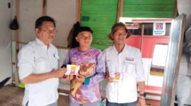 DKPP Banjar serahkan bantuan vitamin kepada pembudidaya ikan mas di waduk riam kanan