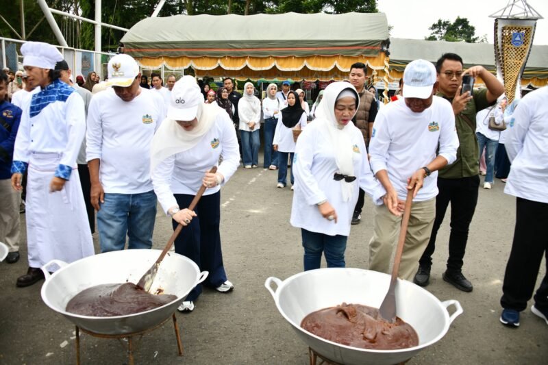Festival kuliner dodol (Foto : PPID HSS)