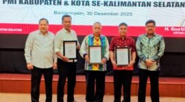 Pemerintah Provinsi Kalimantan Selatan memberikan penghargaan kepada ratusan relawan donor darah sukarela yang telah mendonorkan darah (FOTO : MC KALSEL)