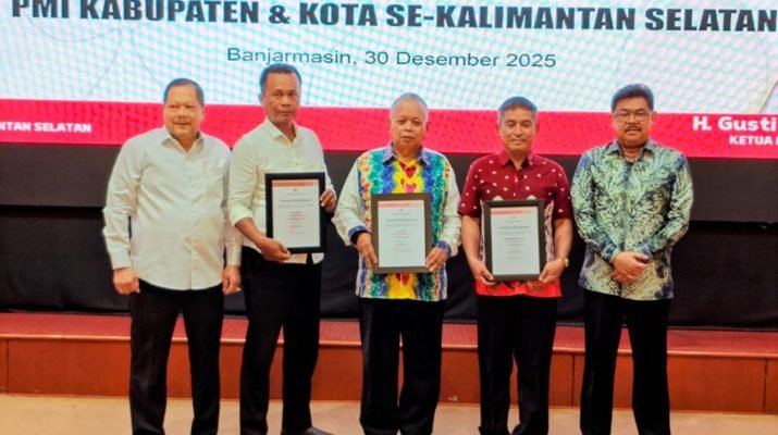 Pemerintah Provinsi Kalimantan Selatan memberikan penghargaan kepada ratusan relawan donor darah sukarela yang telah mendonorkan darah (FOTO : MC KALSEL)
