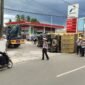 Truk terguling di depan SPBU Sungai Paring