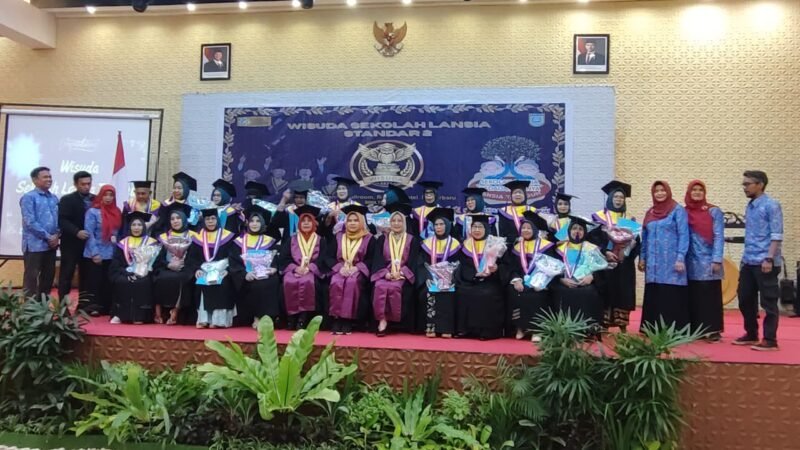 Wisuda Lansia wujudkan Generasi Tua yang SMART