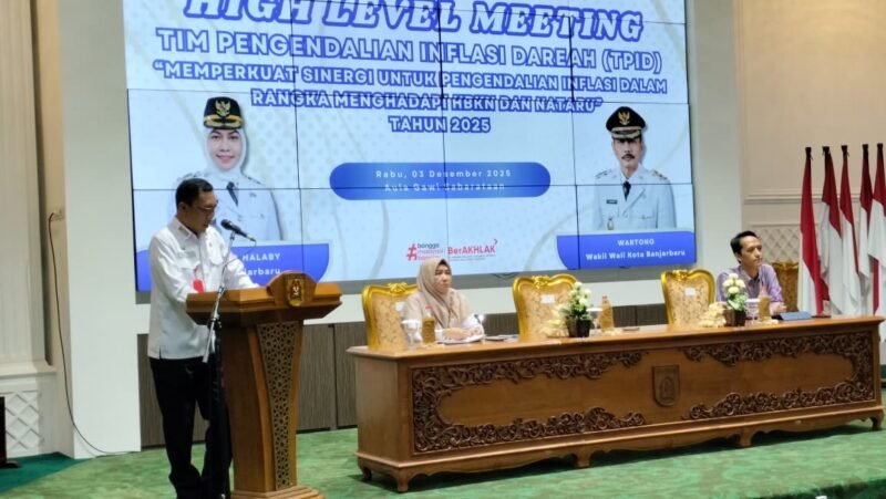 Sekda Banjarbaru membuka acara