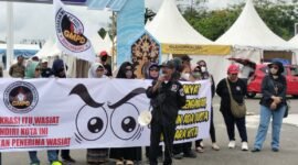 Ketua GMPD, Rachmadi Engot pimpin demo