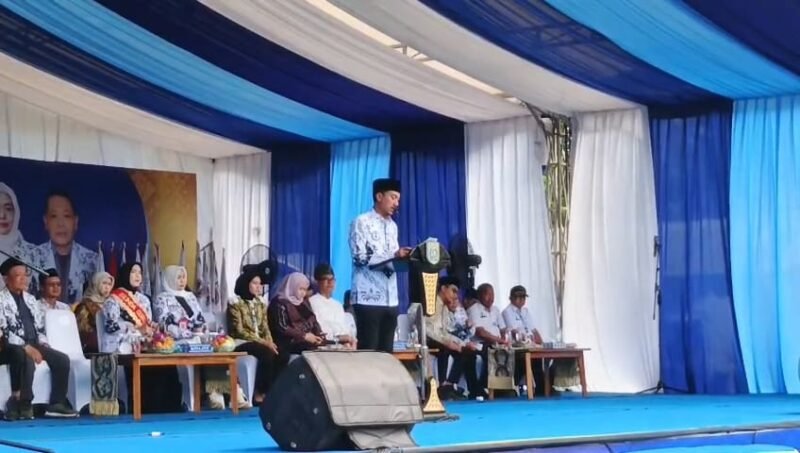 Bupati Banjar pimpin upacara hari guru