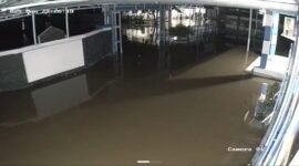 Pantauan CCTV Kecamatan, terlihat rob menggenangi permukiman warga