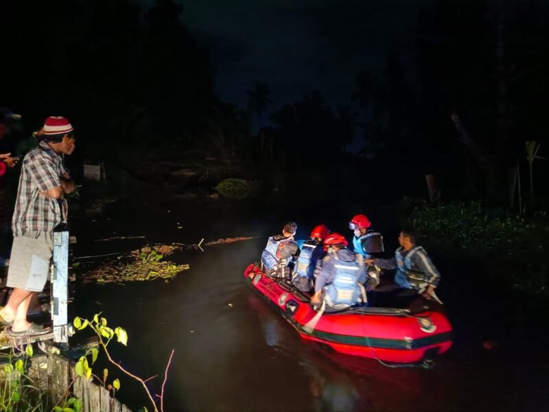 Proses pencarian korban (Foto : DPKP Banjar)