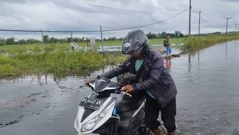 Kondisi di Desa Keramat Baru terendam banjir