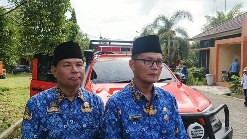 Plt Kepala BPBD Banjar, Yayan Darmanto didampingi Plt Sekretaris BPBD Banjar Azhar Alamsyah