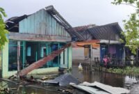 Kondisi rumah warga yang terkena angin puting beliung