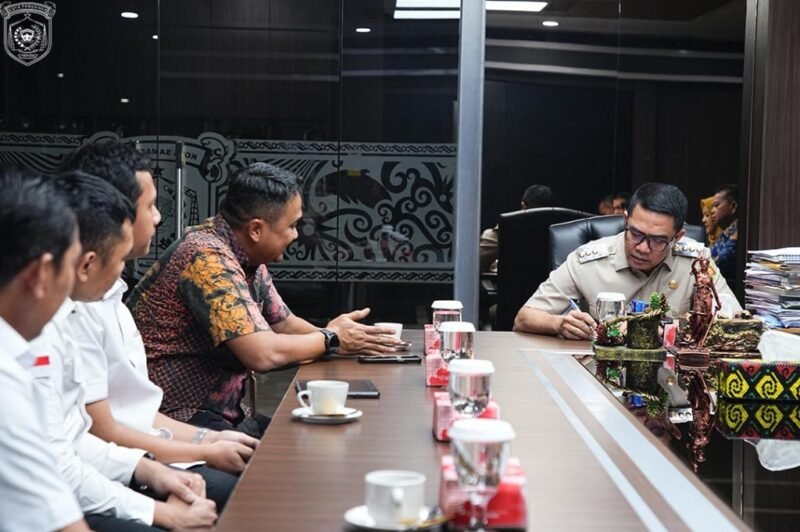 Wali Kota Samarinda, Dr. H. Andi Harun, menerima audiensi Pertamina Patra Niaga di Balai Kota (Foto : PPID Samarinda)