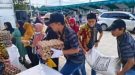 Warga antusias di pasar murah (Foto : PPID Samarinda)