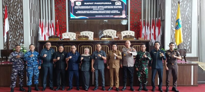 Bupati Kotabaru paparkan LKPJ 2025 dalam paripurna ( Foto : Diskominfo Kotabaru) 