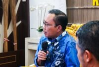 Sekretaris Daerah Kota Banjarbaru, Sirajoni, Himbau Masyarakat untuk Gunakan Masker pada Saat Beraktivitas di Luar.
(Foto: MedCen BJB)