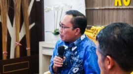 Sekretaris Daerah Kota Banjarbaru, Sirajoni, Himbau Masyarakat untuk Gunakan Masker pada Saat Beraktivitas di Luar.
(Foto: MedCen BJB)
