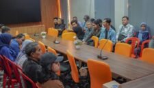 Suasana Pertemuan Pers dengan Diskominfo Kota Banjarbaru, Bahas Keberlanjutan Kerja Sama Publikasi dan Penyampaian Perubahan Mekanisme Pengadaan.
(Foto: MedCen BJB)