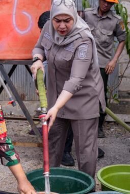 Kekeringan Meluas, Pemko Banjarbaru Kembali Salurkan Air Bersih ke Guntung Manggis